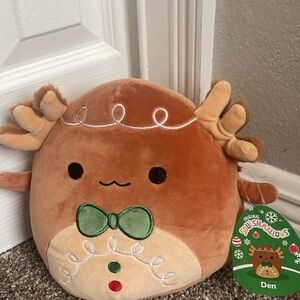 Squishmallows Brown Reindeer with Green Bow Den